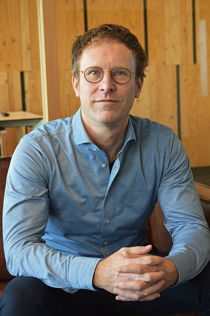 bastiaan-zit-klein